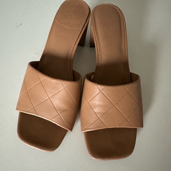 Tan mules - Picture 3 of 3